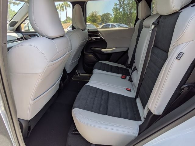 2026 Mitsubishi Outlander Base