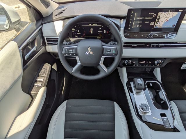 2026 Mitsubishi Outlander Base