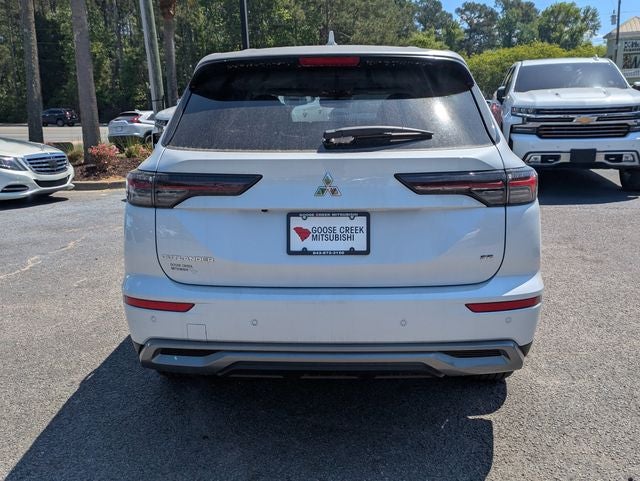 2026 Mitsubishi Outlander Base