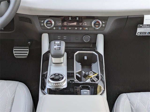 2025 Mitsubishi Outlander SEL