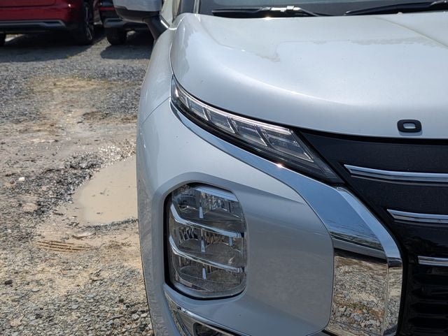 2026 Mitsubishi Outlander Base