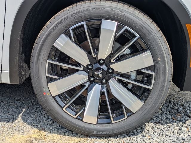 2026 Mitsubishi Outlander Base