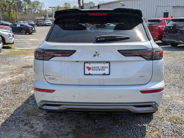 2026 Mitsubishi Outlander Base