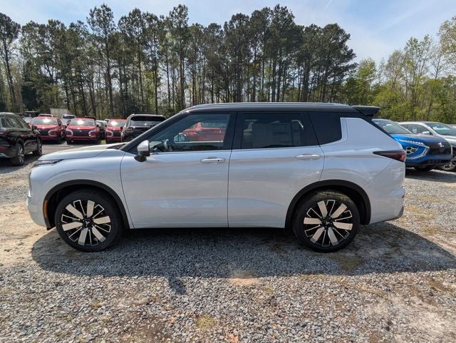 2026 Mitsubishi Outlander Base