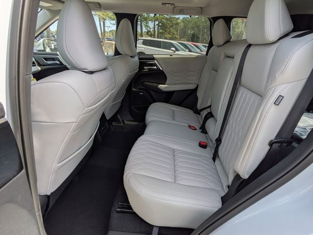 2026 Mitsubishi Outlander Base