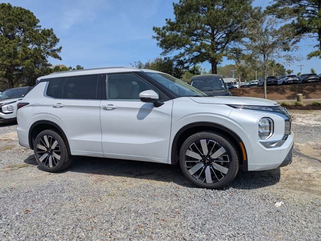 2026 Mitsubishi Outlander Base