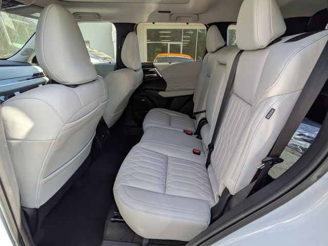 2026 Mitsubishi Outlander Base