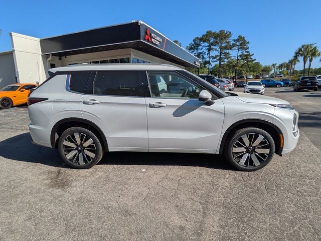 2026 Mitsubishi Outlander Base