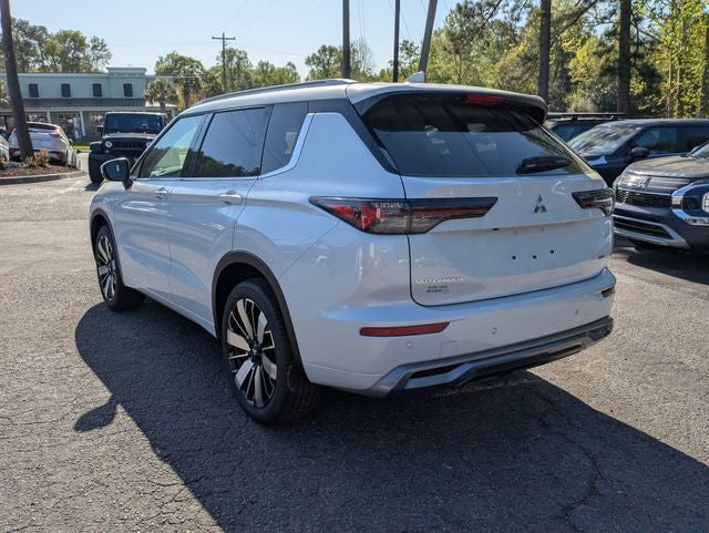 2026 Mitsubishi Outlander Base