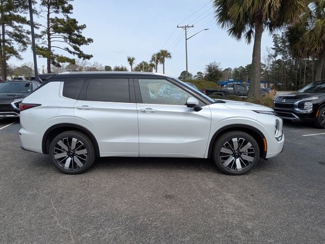 2026 Mitsubishi Outlander Base