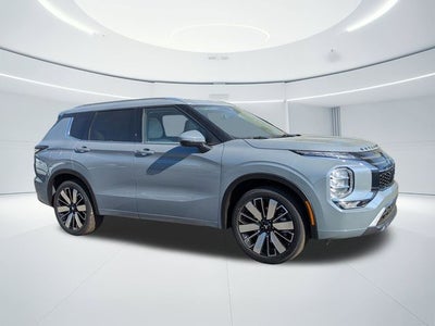 2026 Mitsubishi Outlander Base