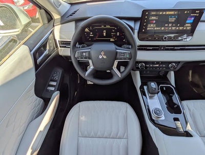 2026 Mitsubishi Outlander Base