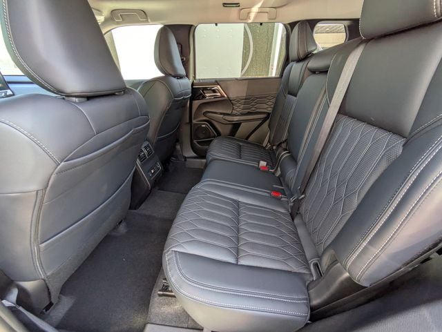 2026 Mitsubishi Outlander Base