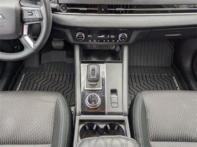 2022 Mitsubishi Outlander ES