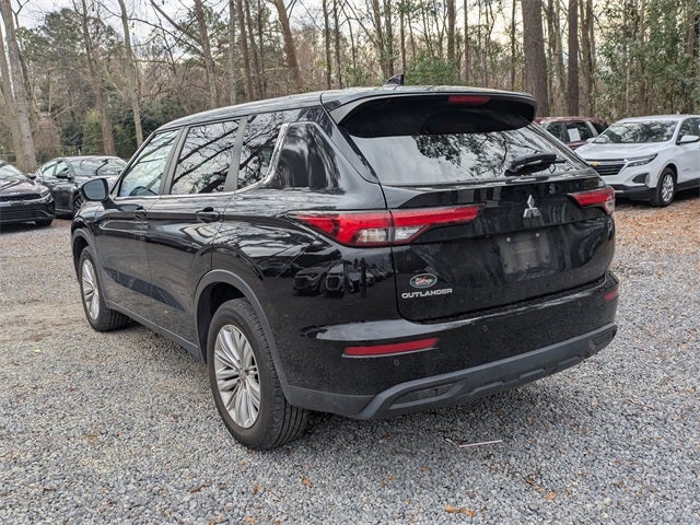 2022 Mitsubishi Outlander ES