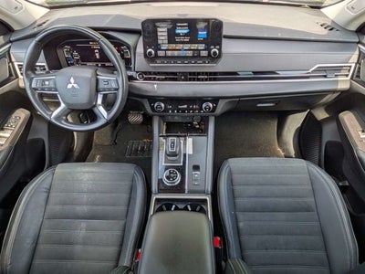 2023 Mitsubishi Outlander SE