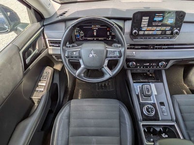 2023 Mitsubishi Outlander SE