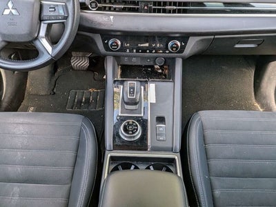 2023 Mitsubishi Outlander SE