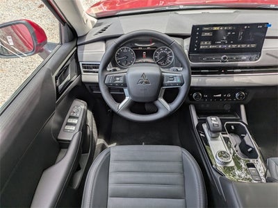 2025 Mitsubishi Outlander SE