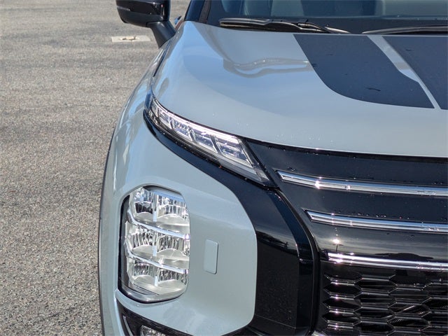 2025 Mitsubishi Outlander Base