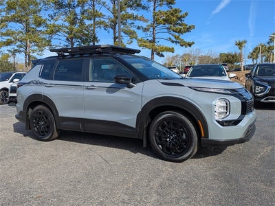 2025 Mitsubishi Outlander Base