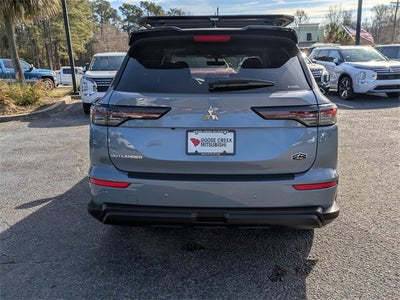 2025 Mitsubishi Outlander Base