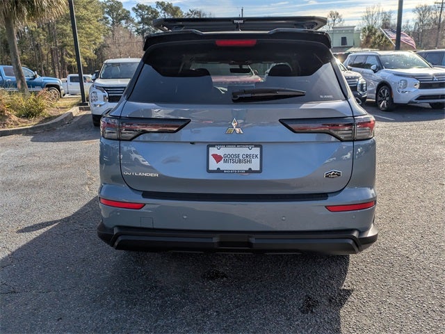 2025 Mitsubishi Outlander Base