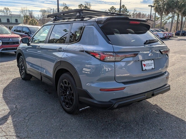2025 Mitsubishi Outlander Base