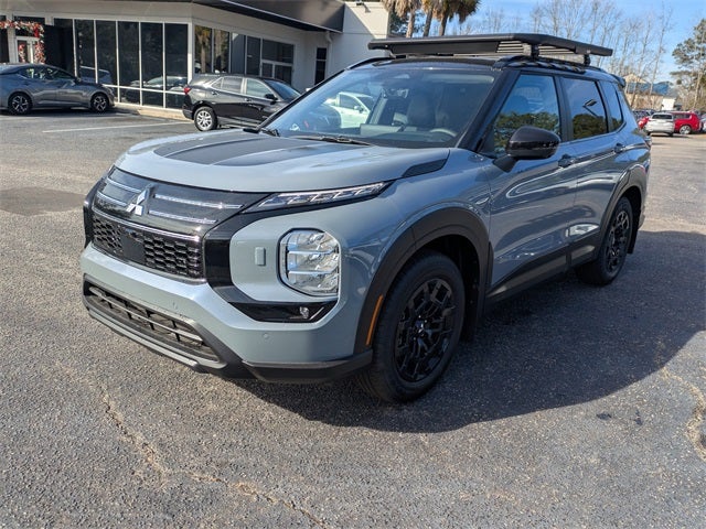 2025 Mitsubishi Outlander Base