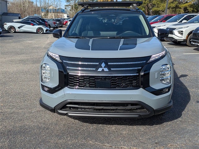 2025 Mitsubishi Outlander Base
