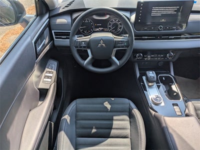 2025 Mitsubishi Outlander SE