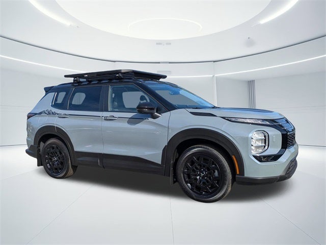 2025 Mitsubishi Outlander Base