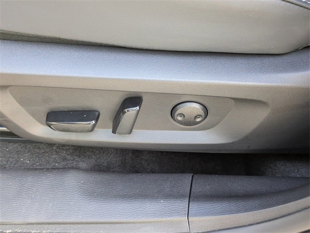 2025 Mitsubishi Outlander Base