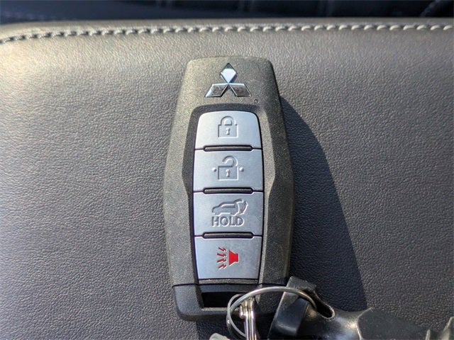 2025 Mitsubishi Outlander Base