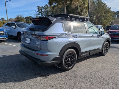 2025 Mitsubishi Outlander Base