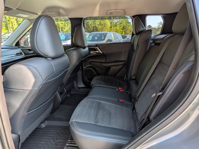 2024 Mitsubishi Outlander Base