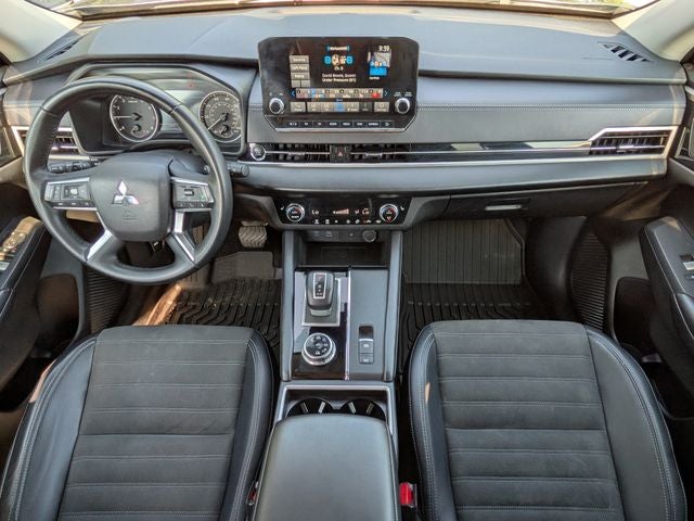 2024 Mitsubishi Outlander Base