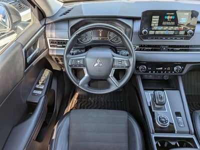 2024 Mitsubishi Outlander Base
