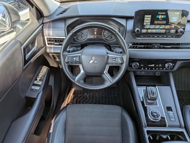 2024 Mitsubishi Outlander Base