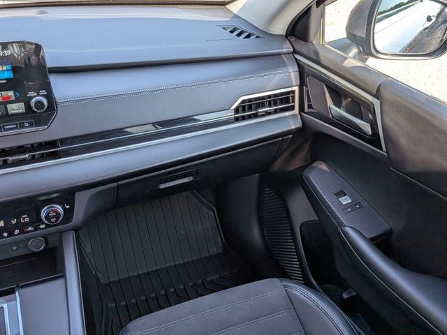 2024 Mitsubishi Outlander Base