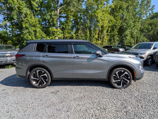 2024 Mitsubishi Outlander Base
