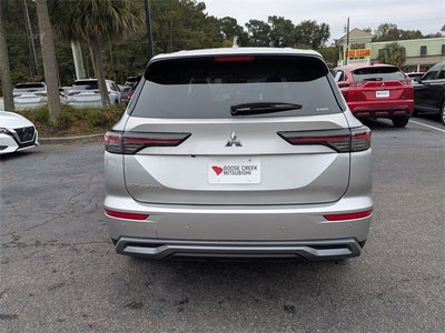 2025 Mitsubishi Outlander SE