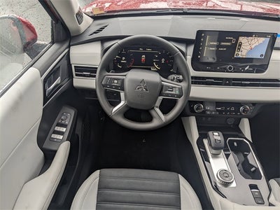 2025 Mitsubishi Outlander SE