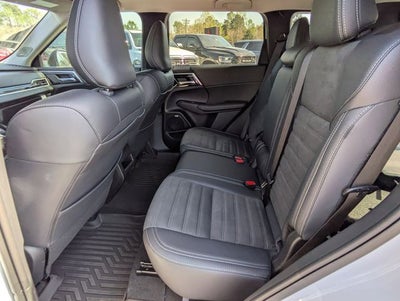 2025 Mitsubishi Outlander Base