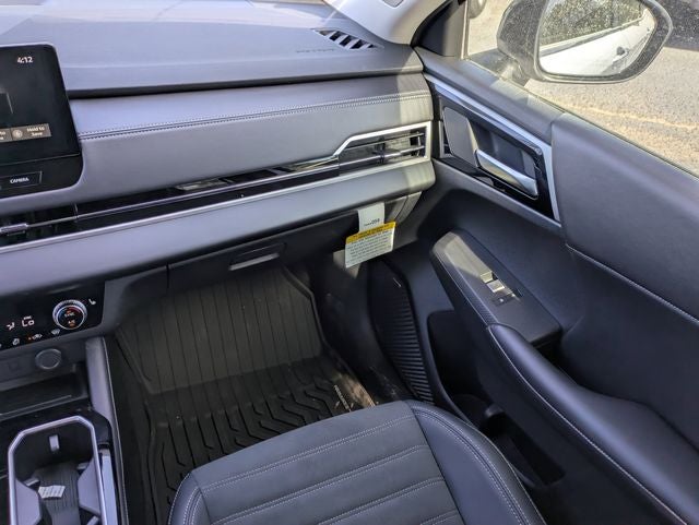 2025 Mitsubishi Outlander Base