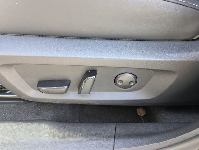 2025 Mitsubishi Outlander Base