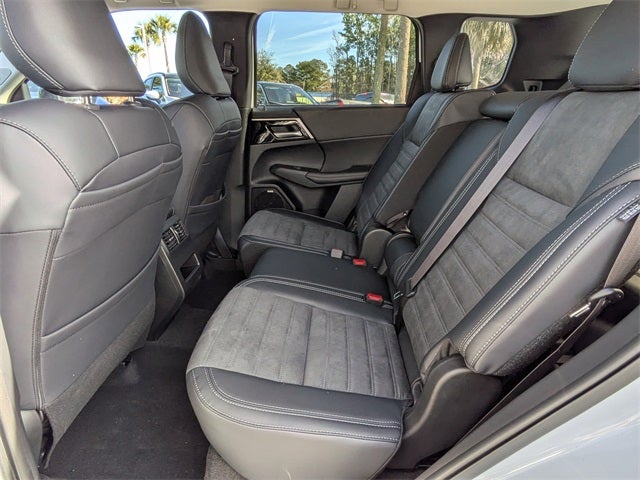 2026 Mitsubishi Outlander Base