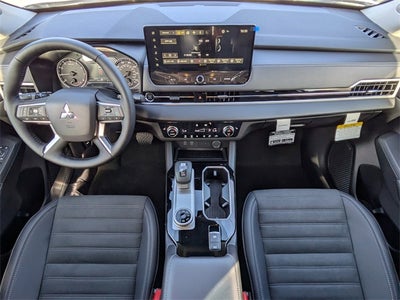 2026 Mitsubishi Outlander Base