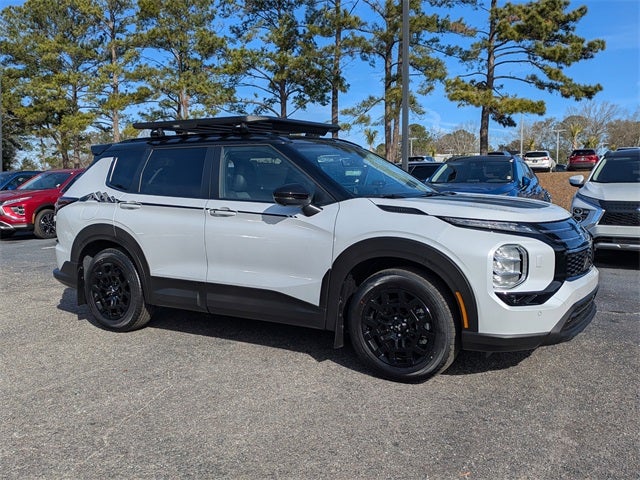 2026 Mitsubishi Outlander Base