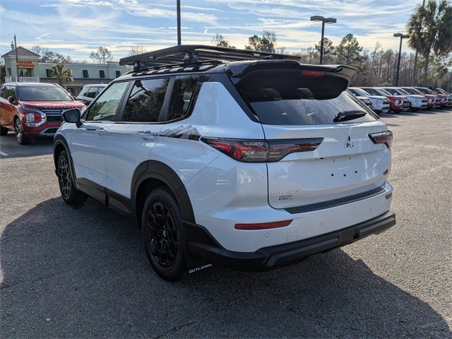 2026 Mitsubishi Outlander Base